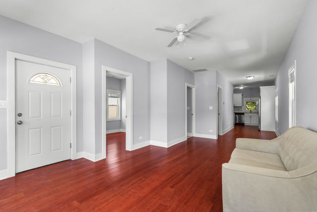 7351 W Barry Avenue, Chicago, IL 60707