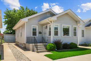 7351 W Barry Avenue, Chicago, IL 60707
