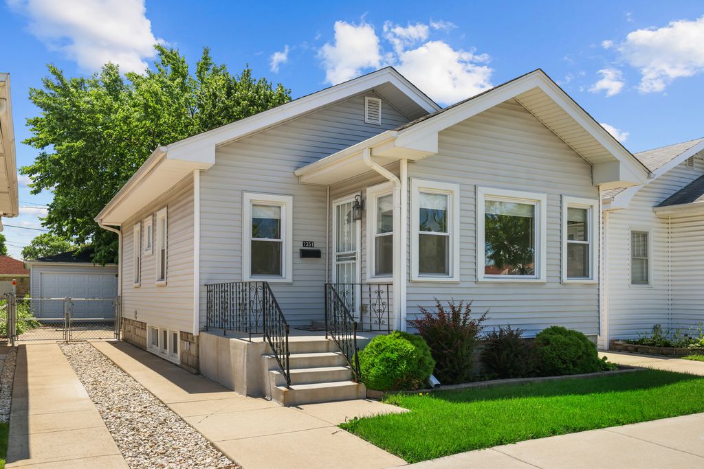 7351 W Barry Avenue, Chicago, IL 60707