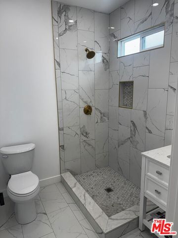 1047 Irolo Street 201, Los Angeles, CA 90006