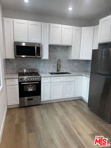 1047 Irolo Street 201, Los Angeles, CA 90006