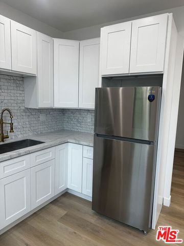 1047 Irolo Street 201, Los Angeles, CA 90006