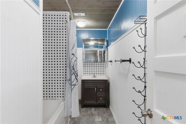 332 W Klein Street, Seguin, TX 78155