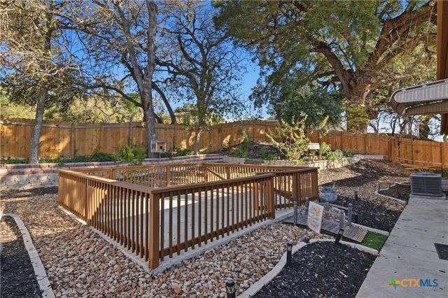 332 W Klein Street, Seguin, TX 78155