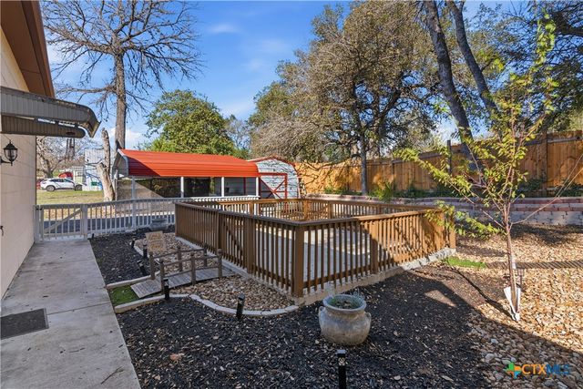 332 W Klein Street, Seguin, TX 78155