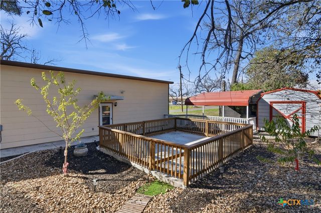 332 W Klein Street, Seguin, TX 78155