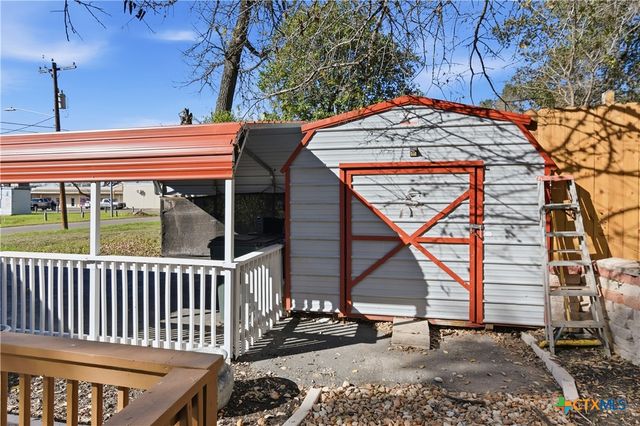 332 W Klein Street, Seguin, TX 78155