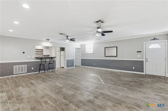 332 W Klein Street, Seguin, TX 78155