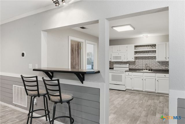 332 W Klein Street, Seguin, TX 78155