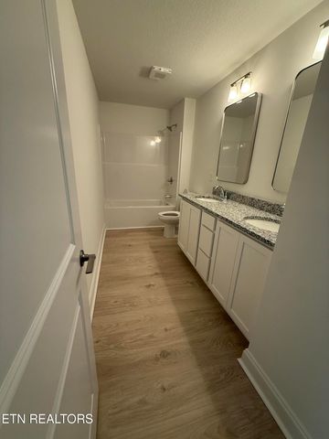 1736 Bennett Village Drive, Maryville, TN 37804