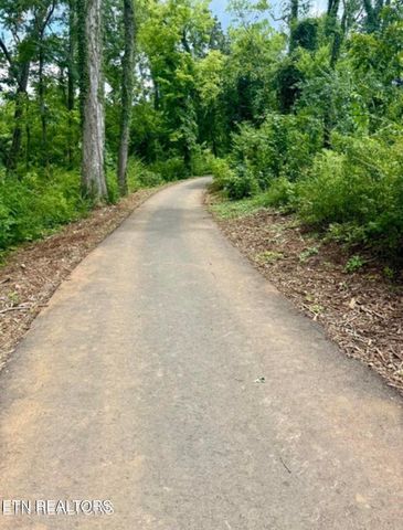 1736 Bennett Village Drive, Maryville, TN 37804