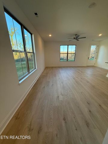 1736 Bennett Village Drive, Maryville, TN 37804