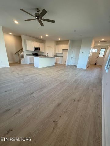 1736 Bennett Village Drive, Maryville, TN 37804