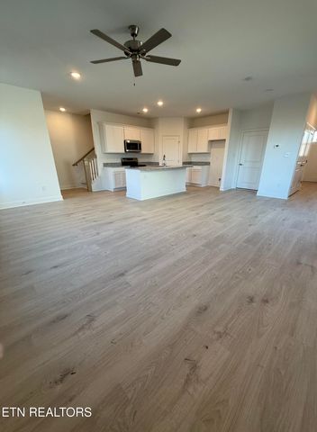 1736 Bennett Village Drive, Maryville, TN 37804