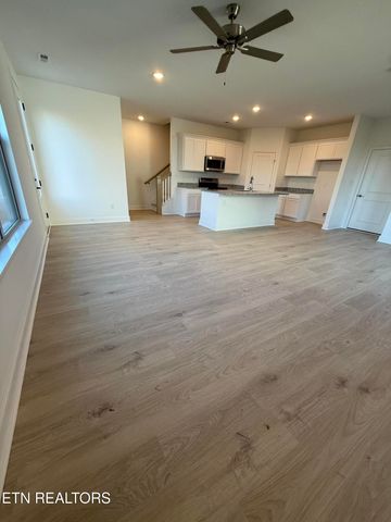 1736 Bennett Village Drive, Maryville, TN 37804