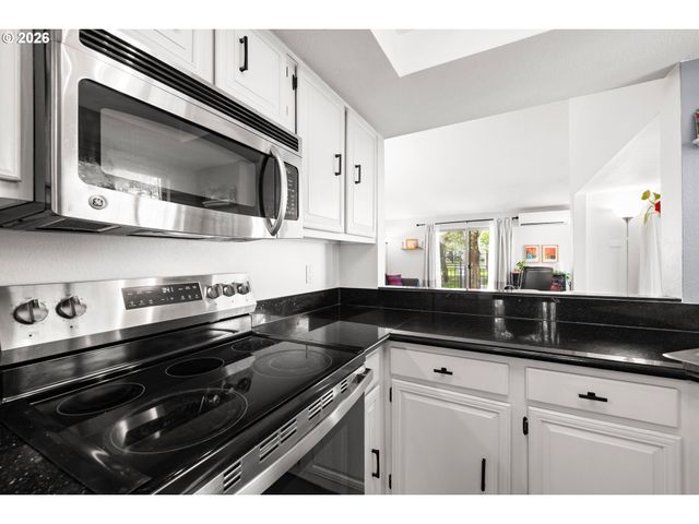 11777 Sw BOONES BEND Dr, Beaverton, OR 97008