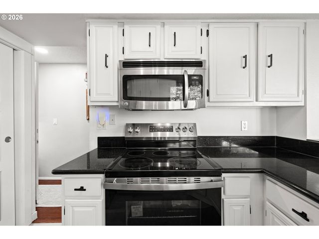 11777 Sw BOONES BEND Dr, Beaverton, OR 97008