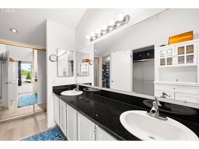 11777 Sw BOONES BEND Dr, Beaverton, OR 97008