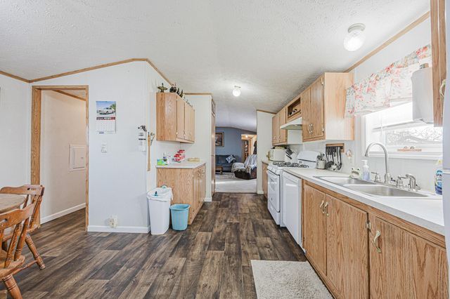 206 8th Street NW, Dilworth, MN 56529