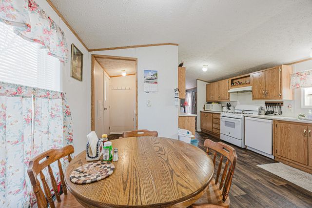 206 8th Street NW, Dilworth, MN 56529