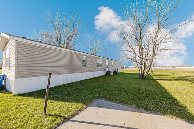 206 8th Street NW, Dilworth, MN 56529