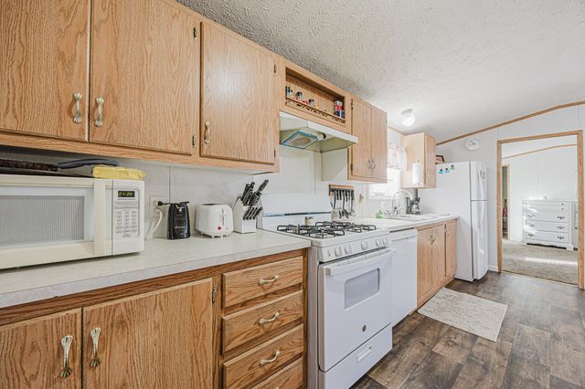 206 8th Street NW, Dilworth, MN 56529