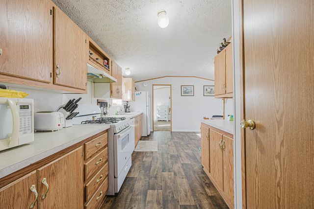 206 8th Street NW, Dilworth, MN 56529