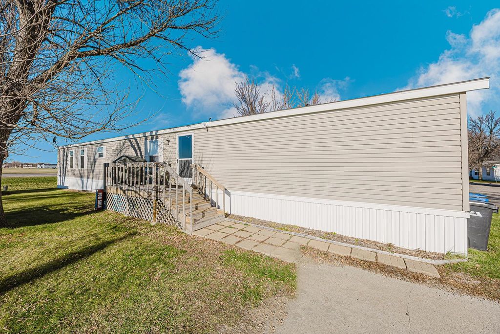 206 8th Street NW, Dilworth, MN 56529