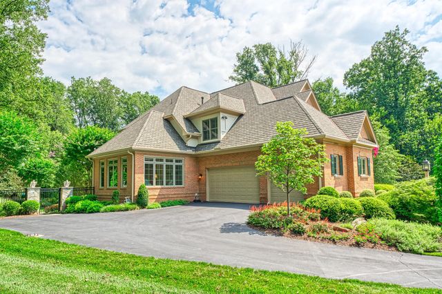 10914 SHALLOW CREEK DR, Great Falls, VA 22066