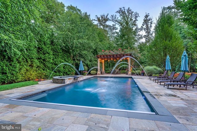 10914 SHALLOW CREEK DR, Great Falls, VA 22066