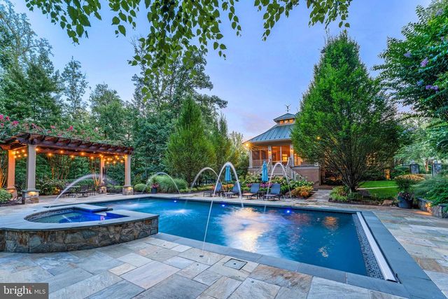 10914 SHALLOW CREEK DR, Great Falls, VA 22066