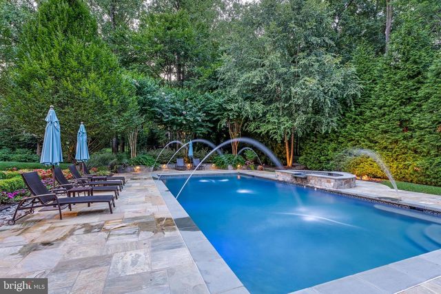 10914 SHALLOW CREEK DR, Great Falls, VA 22066