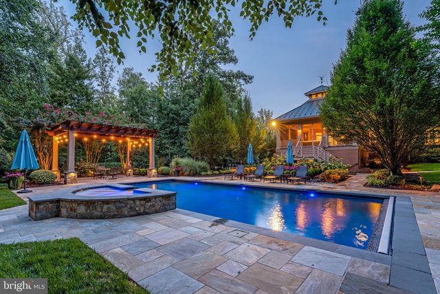 10914 SHALLOW CREEK DR, Great Falls, VA 22066