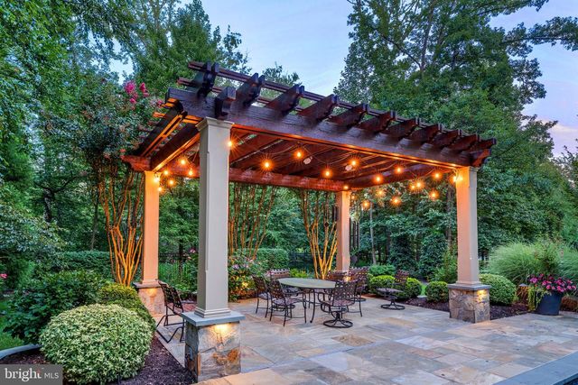 10914 SHALLOW CREEK DR, Great Falls, VA 22066