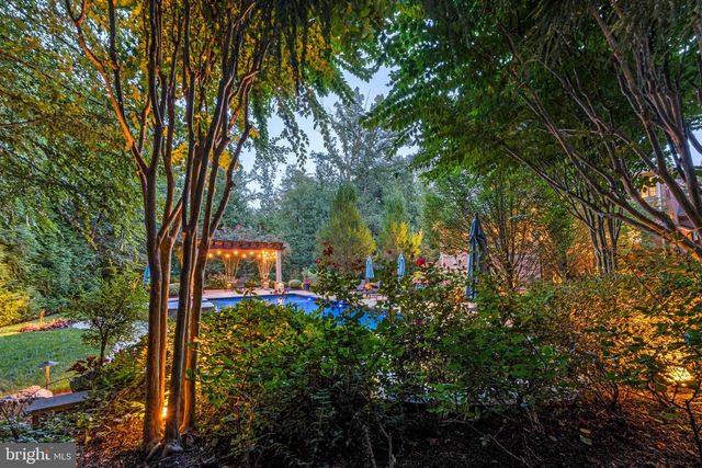 10914 SHALLOW CREEK DR, Great Falls, VA 22066
