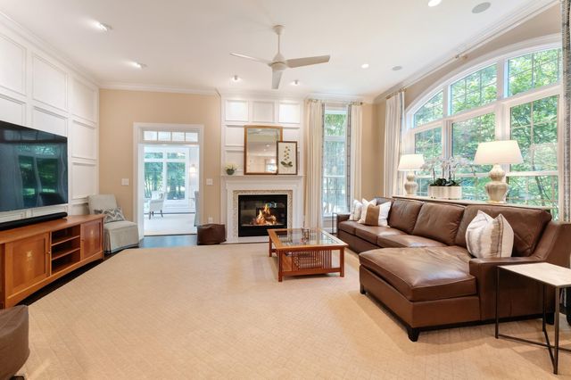 10914 SHALLOW CREEK DR, Great Falls, VA 22066