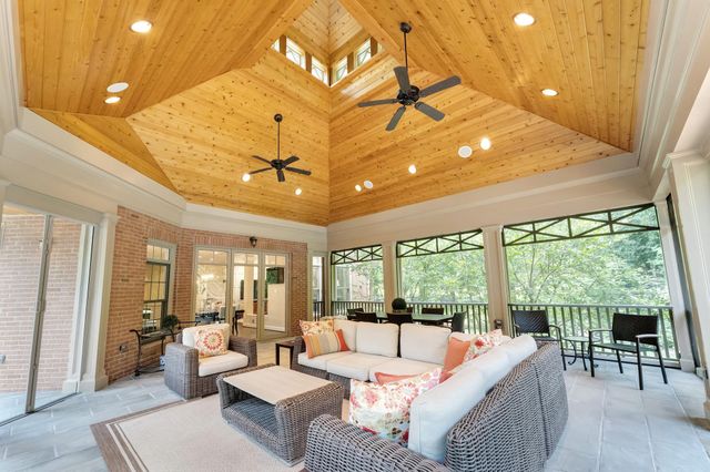 10914 SHALLOW CREEK DR, Great Falls, VA 22066