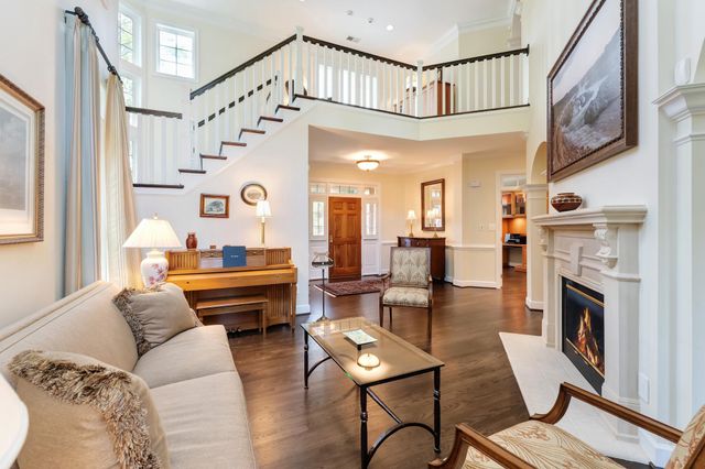 10914 SHALLOW CREEK DR, Great Falls, VA 22066