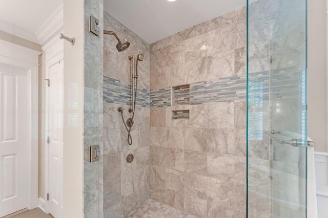 10914 SHALLOW CREEK DR, Great Falls, VA 22066