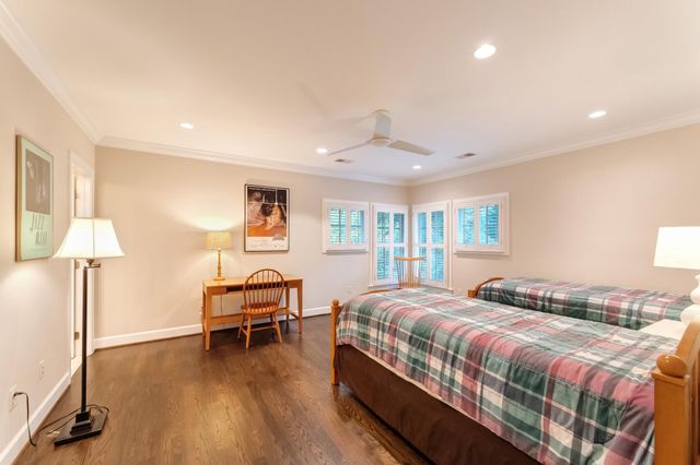 10914 SHALLOW CREEK DR, Great Falls, VA 22066