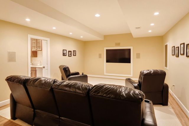 10914 SHALLOW CREEK DR, Great Falls, VA 22066