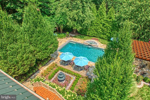 10914 SHALLOW CREEK DR, Great Falls, VA 22066