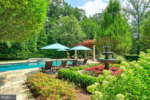 10914 SHALLOW CREEK DR, Great Falls, VA 22066