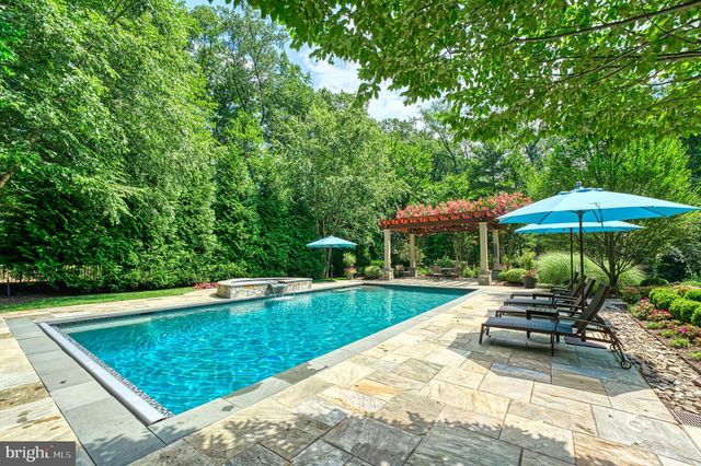 10914 SHALLOW CREEK DR, Great Falls, VA 22066