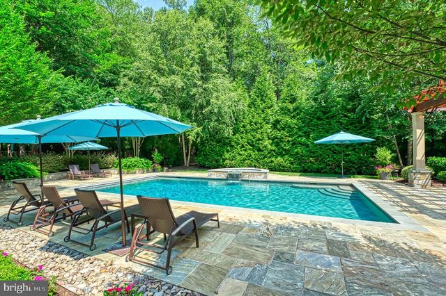 10914 SHALLOW CREEK DR, Great Falls, VA 22066