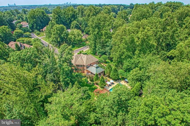 10914 SHALLOW CREEK DR, Great Falls, VA 22066