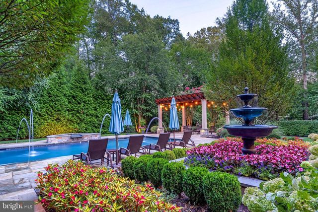 10914 SHALLOW CREEK DR, Great Falls, VA 22066