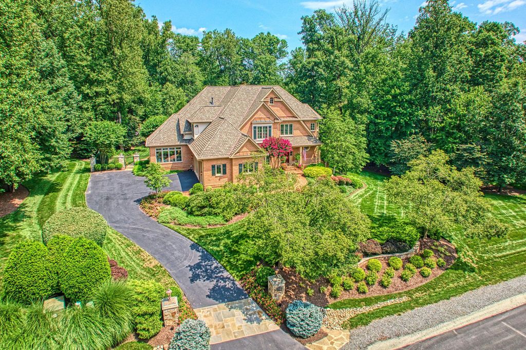 10914 SHALLOW CREEK DR, Great Falls, VA 22066