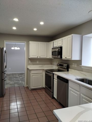 10158 Sandyglen, San Antonio, TX 78240