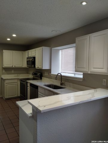 10158 Sandyglen, San Antonio, TX 78240